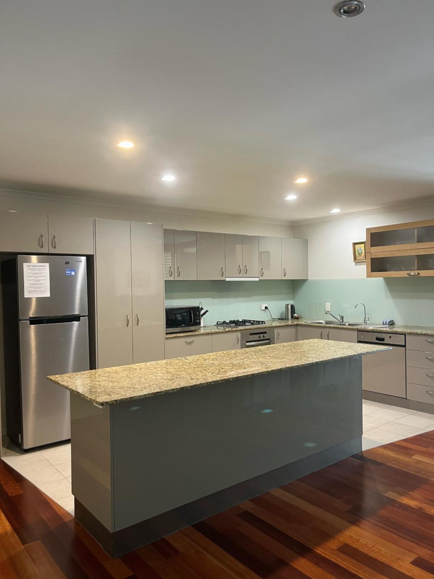 The Village Holiday Apartments At Burleigh Heads Gold Coast Exterior foto