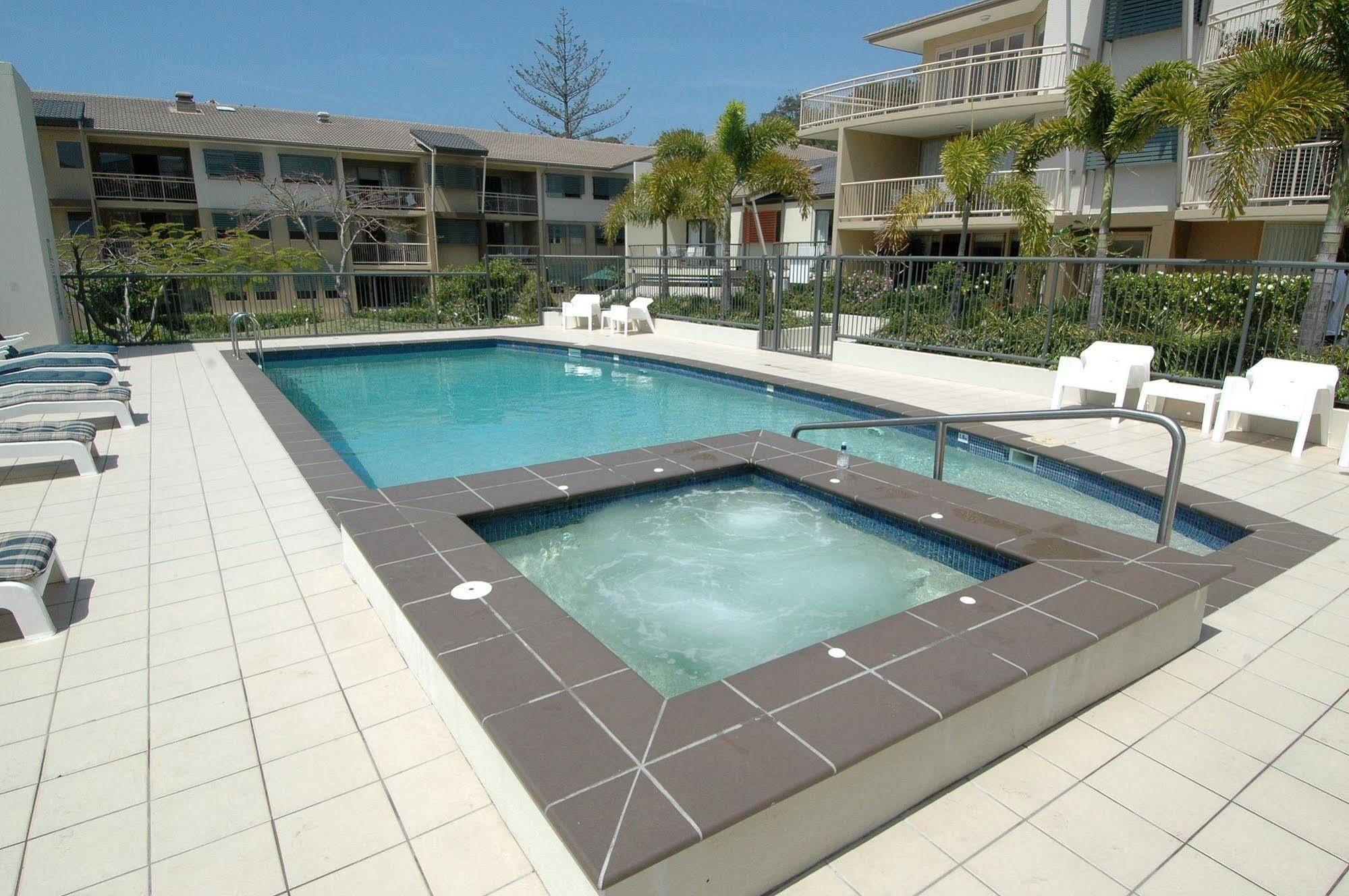 The Village Holiday Apartments At Burleigh Heads Gold Coast Exterior foto